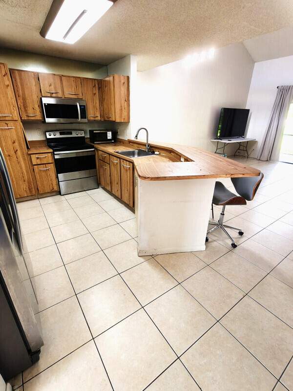 3 bedroom Townhouse at 15747 Woodgate Place, Woodgate Condominium 28, Sunrise — photo 2