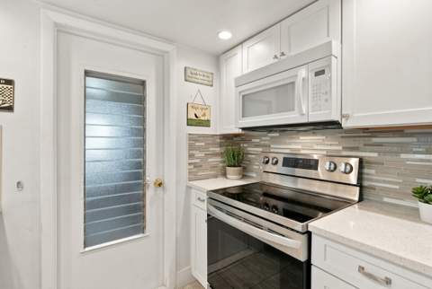 1100 Siesta Avenue, Boynton Beach FL - photo 6 of 17