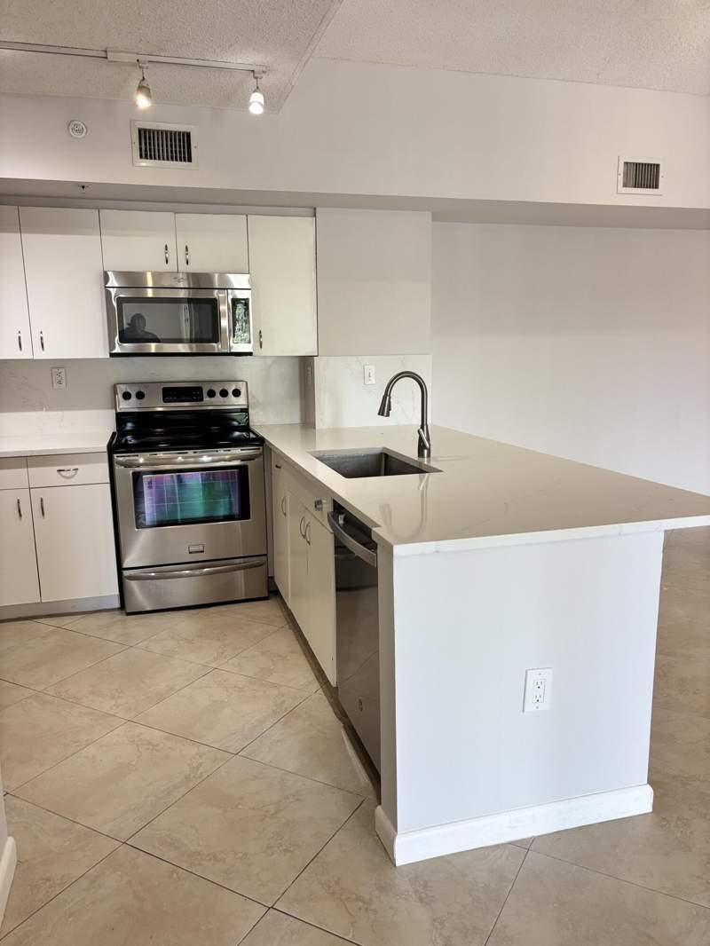 2 bedroom Condominium at 2640 S University Drive #305, Royal Grand Condo, Davie — photo 2
