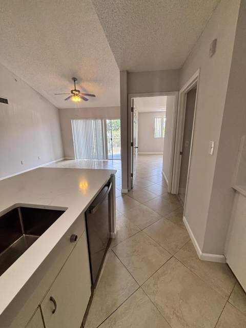 2640 S University Drive #305, Davie FL - photo 10 of 34