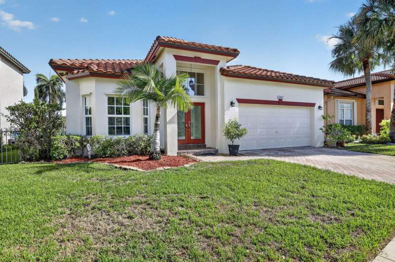 4 bedroom Single Family Residence at 15891 SW 14th Street, Grove Place, Pembroke Pines — photo 2