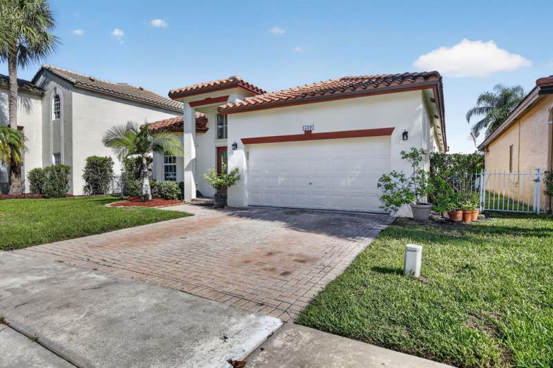 4 bedroom Single Family Residence at 15891 SW 14th Street, Grove Place, Pembroke Pines — photo 3