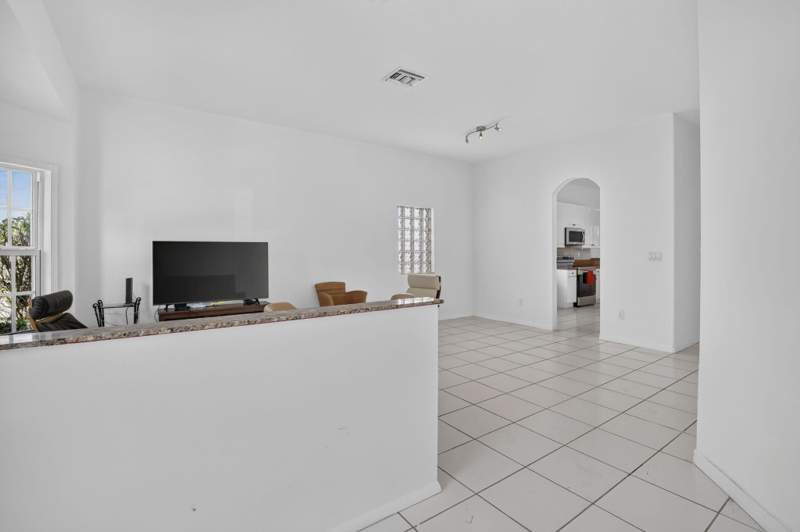 4 bedroom Single Family Residence at 15891 SW 14th Street, Grove Place, Pembroke Pines — photo 4