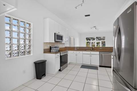 15891 SW 14th Street, Pembroke Pines FL - photo 11 of 52