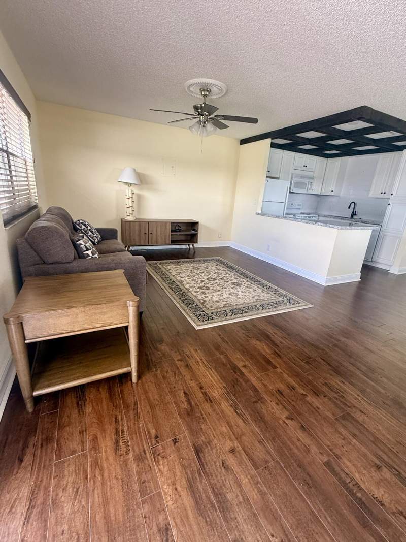 1 bedroom Villa at 34 Valencia B, Kings Point Valencia Condos, Delray Beach — photo 4