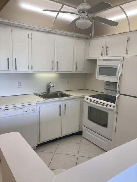 2004 Harwood C, Deerfield Beach FL - photo 14 of 59
