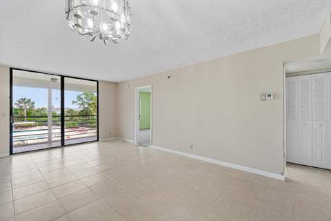 4640 Lucerne Lakes Boulevard #303, Lake Worth FL - photo 7 of 26
