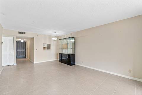 4640 Lucerne Lakes Boulevard #303, Lake Worth FL - photo 9 of 26