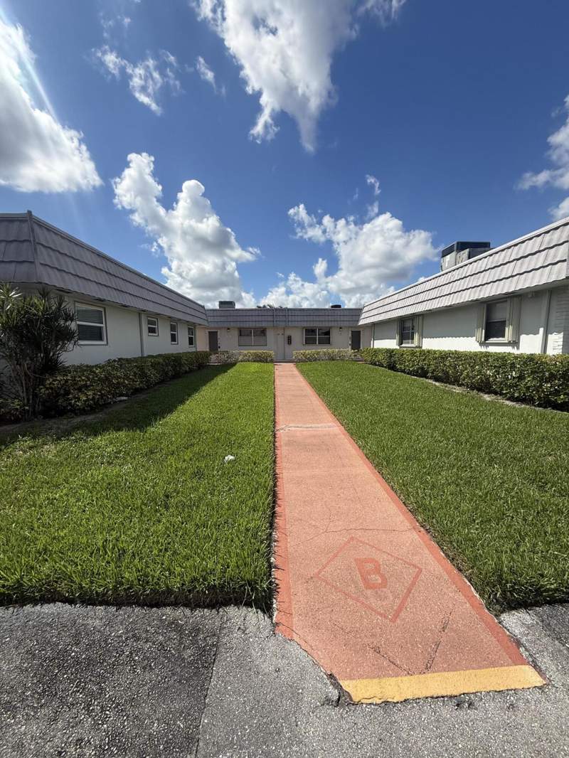 1 bedroom Villa at 34 Valencia B, Kings Point Valencia Condos, Delray Beach — photo 3