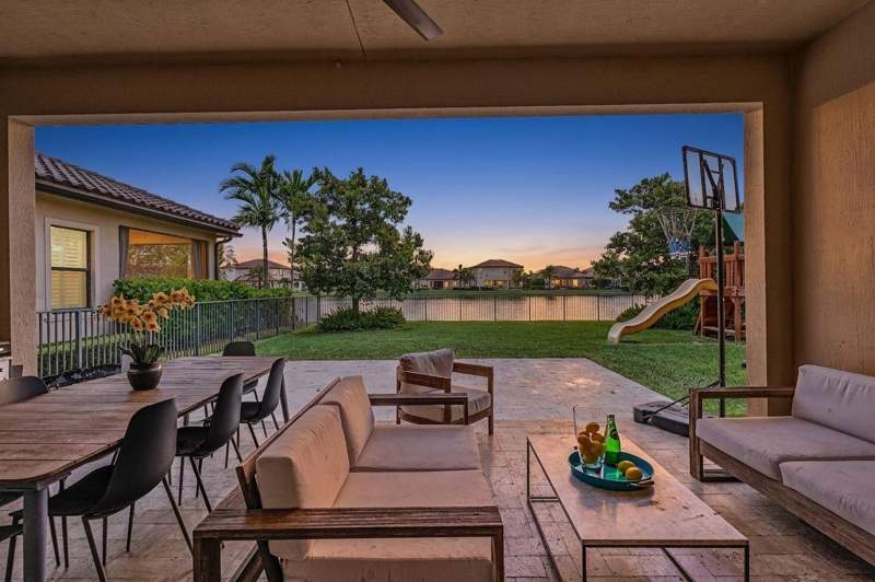 5 bedroom Single Family Residence at 12143 S Baypoint Circle, Parkland Bay, Parkland — photo 3