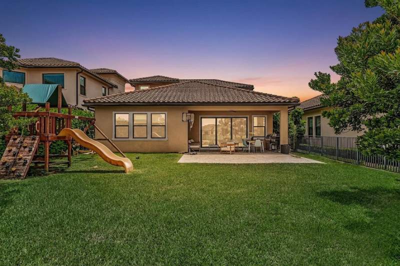 5 bedroom Single Family Residence at 12143 S Baypoint Circle, Parkland Bay, Parkland — photo 5