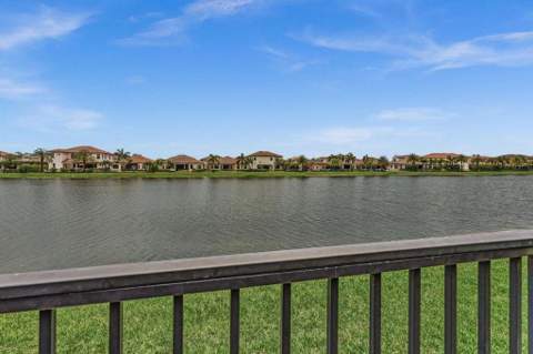 12143 S Baypoint Circle, Parkland FL - photo 10 of 119