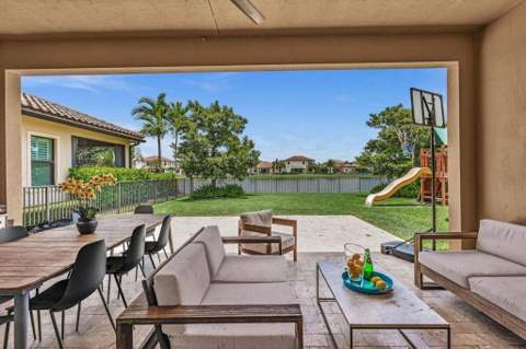 12143 S Baypoint Circle, Parkland FL - photo 11 of 119