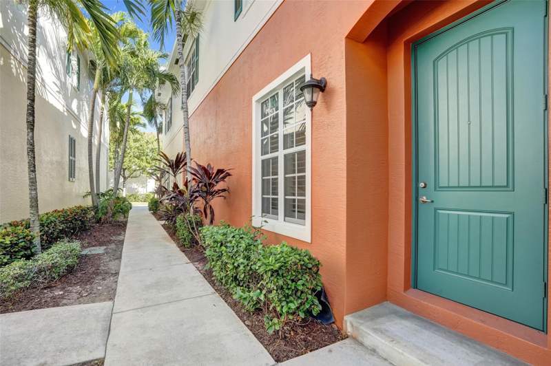 3 bedroom Townhouse at 159 SW 7th Court, Cypress Grove, Pompano Beach — photo 3