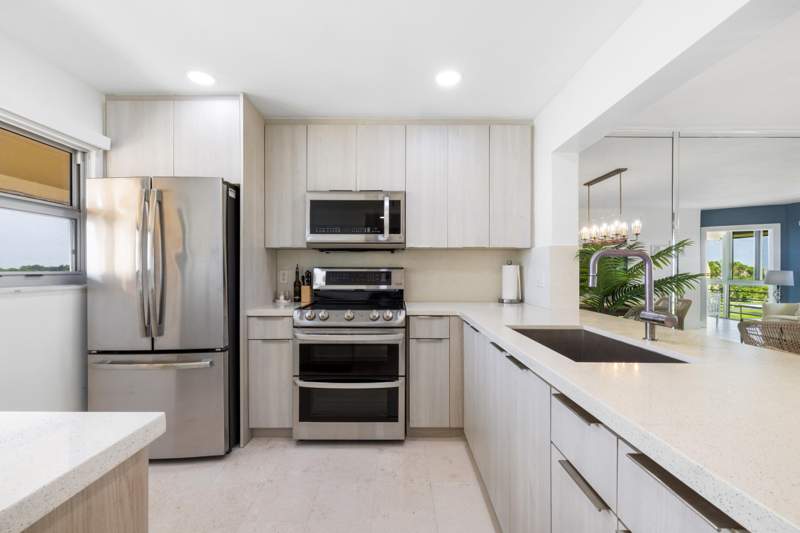 1 bedroom Condominium at 3654 Via Poinciana #603, Poinciana Place Condo 1,2,8 And 9, Lake Worth — photo 2