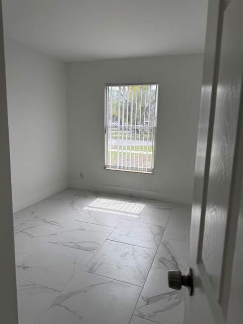 501 SW 83rd Avenue, North Lauderdale FL - photo 8 of 23