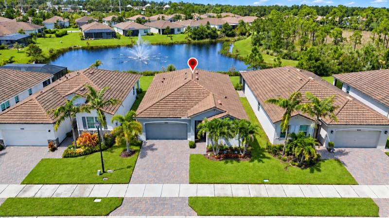 2 bedroom Single Family Residence at 4600 NW Exchange Avenue, Jensen Village, Jensen Beach — photo 2