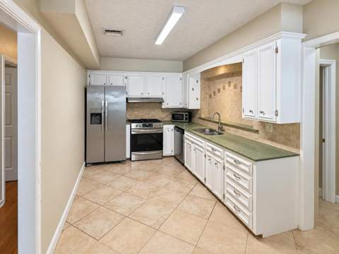 211 Dartmouth Drive, Lake Worth Beach FL - photo 12 of 25