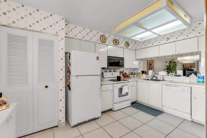 1 bedroom Condominium at 14460 Strathmore Lane #704, Huntington Lakes Sec One Condos, Delray Beach — photo 3