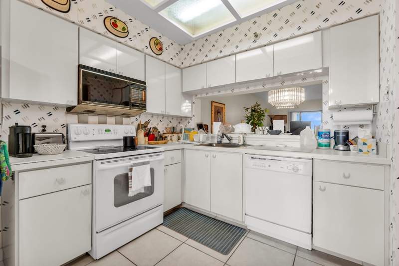 1 bedroom Condominium at 14460 Strathmore Lane #704, Huntington Lakes Sec One Condos, Delray Beach — photo 2