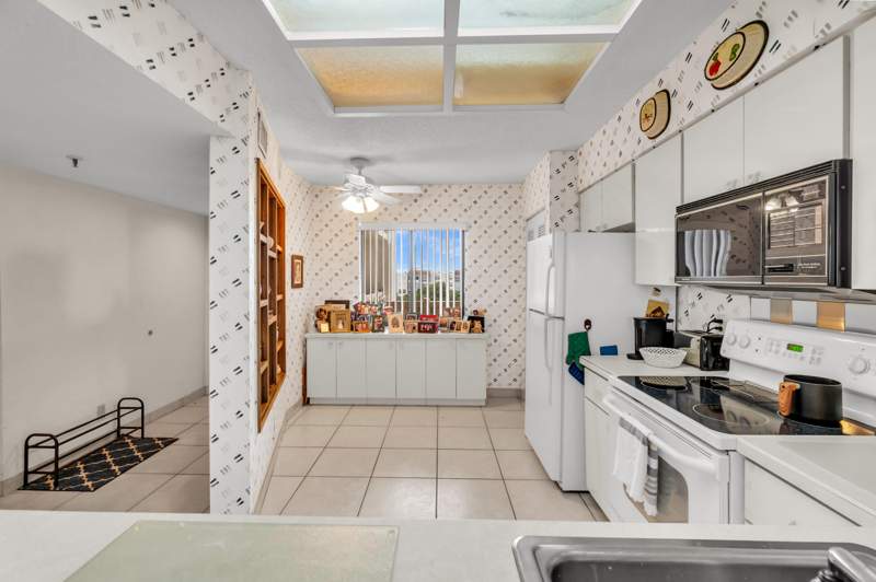 1 bedroom Condominium at 14460 Strathmore Lane #704, Huntington Lakes Sec One Condos, Delray Beach — photo 5