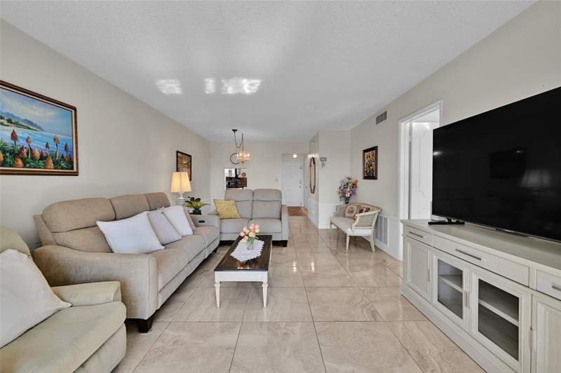 2 bedroom Condominium at 2350 NE 14th Street Causeway #609, GARDEN-AIRE VILLAGE SOUTH CONDO, Pompano Beach — photo 3