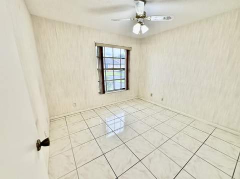 5483 Viburnum Circle, Delray Beach FL - photo 17 of 47