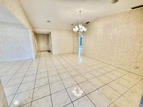 5483 Viburnum Circle, Delray Beach FL - photo 10 of 47
