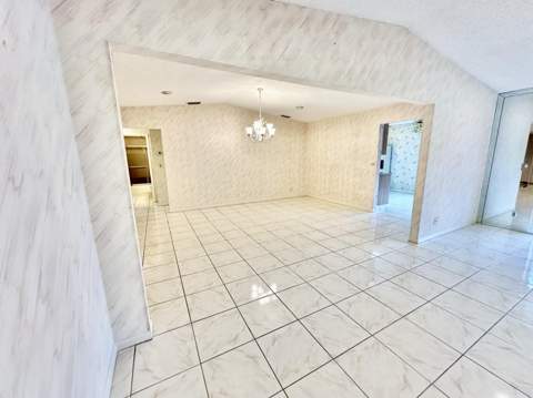 5483 Viburnum Circle, Delray Beach FL - photo 9 of 47