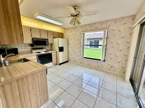5483 Viburnum Circle, Delray Beach FL - photo 11 of 47