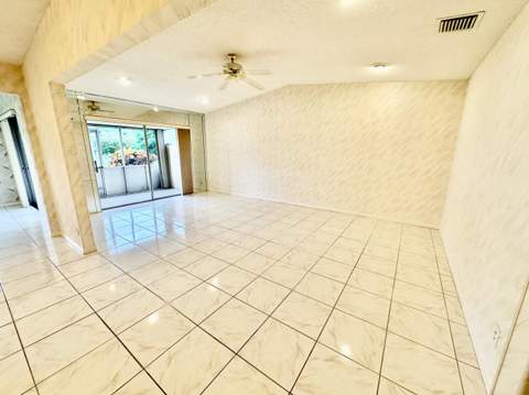 5483 Viburnum Circle, Delray Beach FL - photo 8 of 47