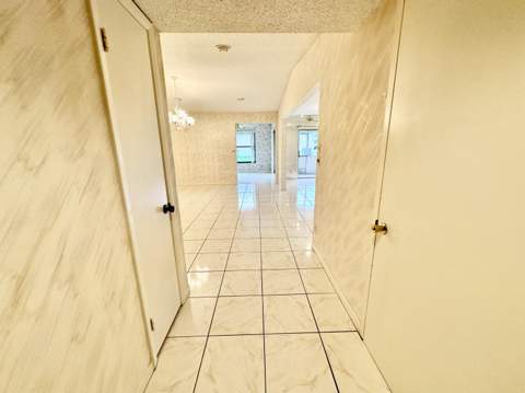 5483 Viburnum Circle, Delray Beach FL - photo 6 of 47