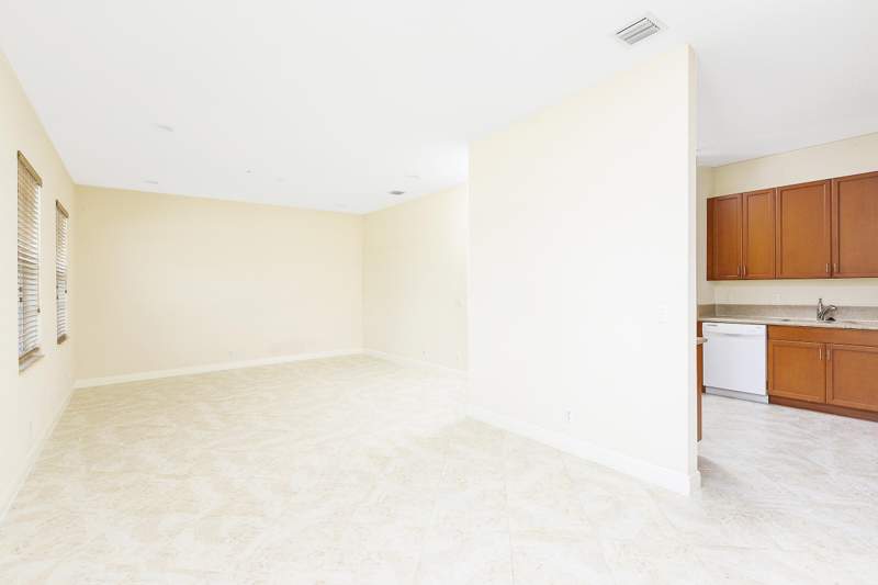 2 bedroom Townhouse at 6807 Lakeside Circle #102-1, Lakeside Village Of Davie, Davie — photo 3