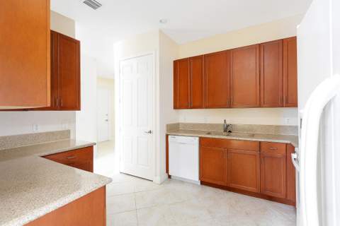 6807 Lakeside Circle #102-1, Davie FL - photo 7 of 18