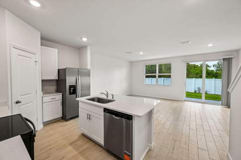 658 Salisbury Circle, Fort Pierce FL - photo 9 of 31