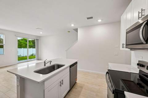 658 Salisbury Circle, Fort Pierce FL - photo 13 of 31