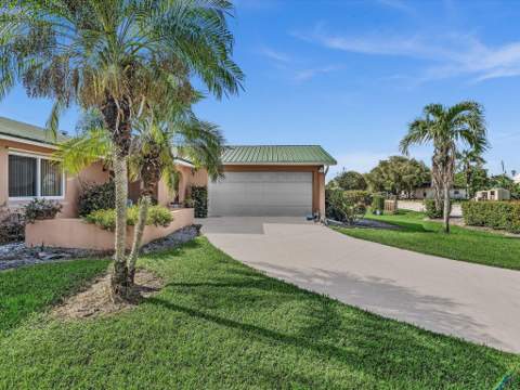 135 SW 7th Avenue, South Bay FL - photo 7 of 54