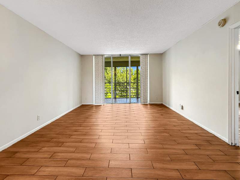 2 bedroom Condominium at 3070 NW 48th Terrace #414, Cypress Chase Condo No 5, Lauderdale Lakes — photo 4