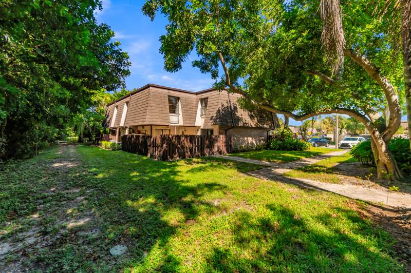 3 bedroom Townhouse at 2517 NW 99th Avenue, Parkside, Coral Springs — photo 2