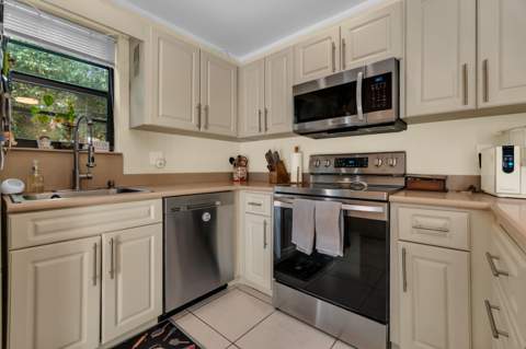 2517 NW 99th Avenue, Coral Springs FL - photo 10 of 34
