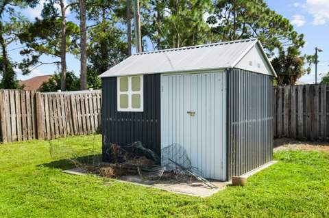 257 SW Thornhill Drive, Port St. Lucie FL - photo 17 of 20