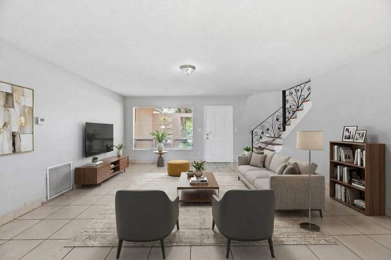 5 bedroom Single Family Residence at 3427 NW 37th Street, Lauderdale Lakes North Gate, Lauderdale Lakes — photo 2