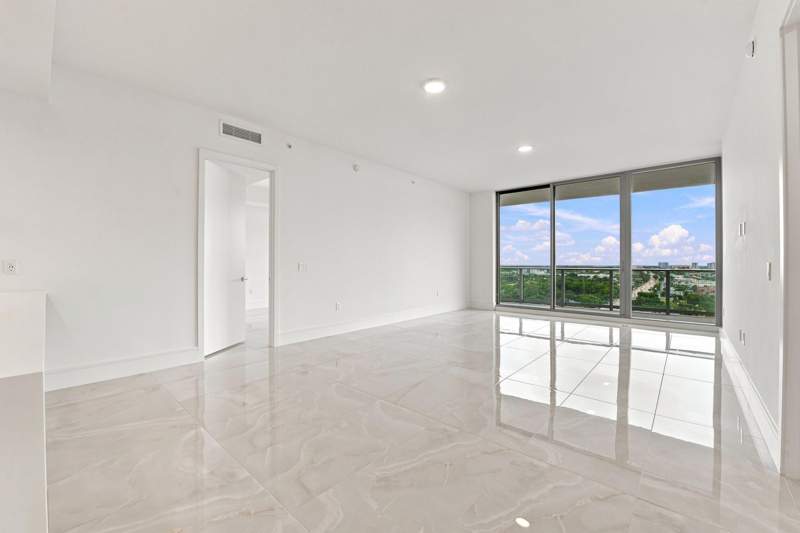 2 bedroom Condominium at 220 Lake Shore Drive #1517, Nautilus 220 Condo, Lake Park — photo 4