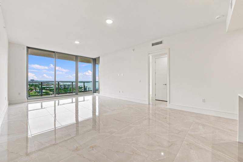 2 bedroom Condominium at 220 Lake Shore Drive #1517, Nautilus 220 Condo, Lake Park — photo 5