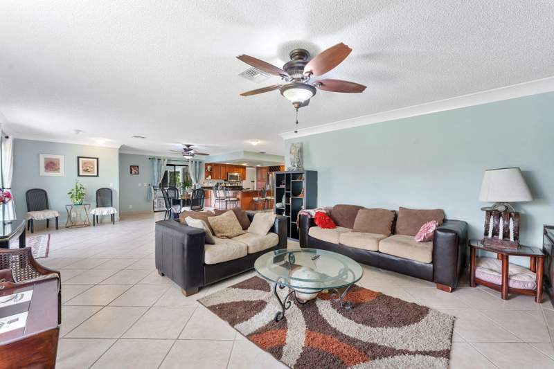 4 bedroom Single Family Residence at 154 Santa Monica Avenue, La Mancha 2, Royal Palm Beach — photo 4