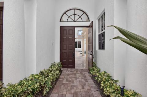540 Les Jardin Drive, Palm Beach Gardens FL - photo 6 of 56