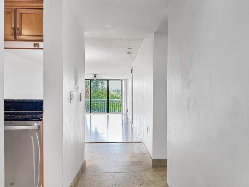 2 bedroom Condominium at 2761 Village Boulevard #306, Whitehall Village, West Palm Beach — photo 4