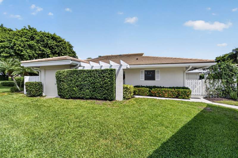 2 bedroom Villa at 3648 Freshwater Drive, Windward At Jonathans Landing, Jupiter — photo 2