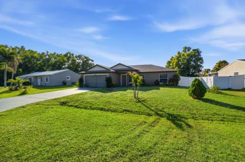 2233 SE West Blackwell Drive, Port St. Lucie FL - photo 6 of 58