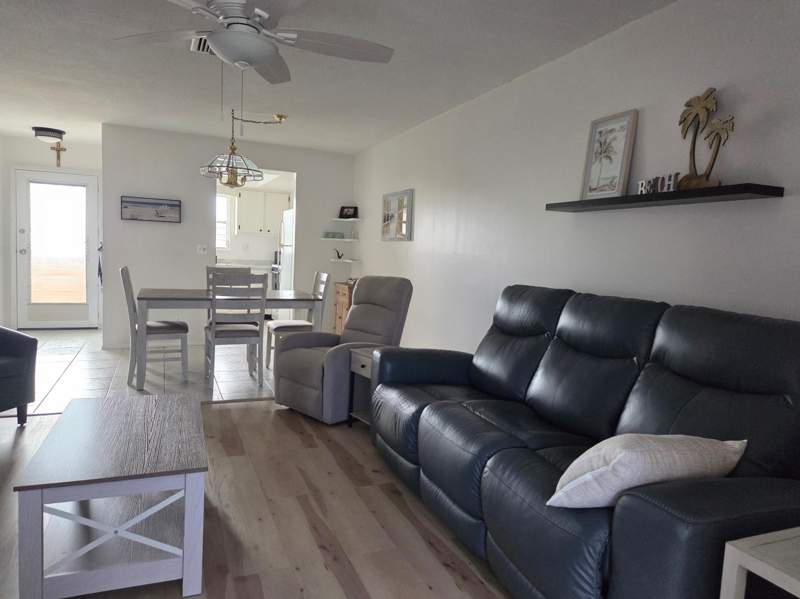 2 bedroom Condominium at 2867 Ashley Drive #C, Cresthaven Villas 7 Condo, West Palm Beach — photo 3